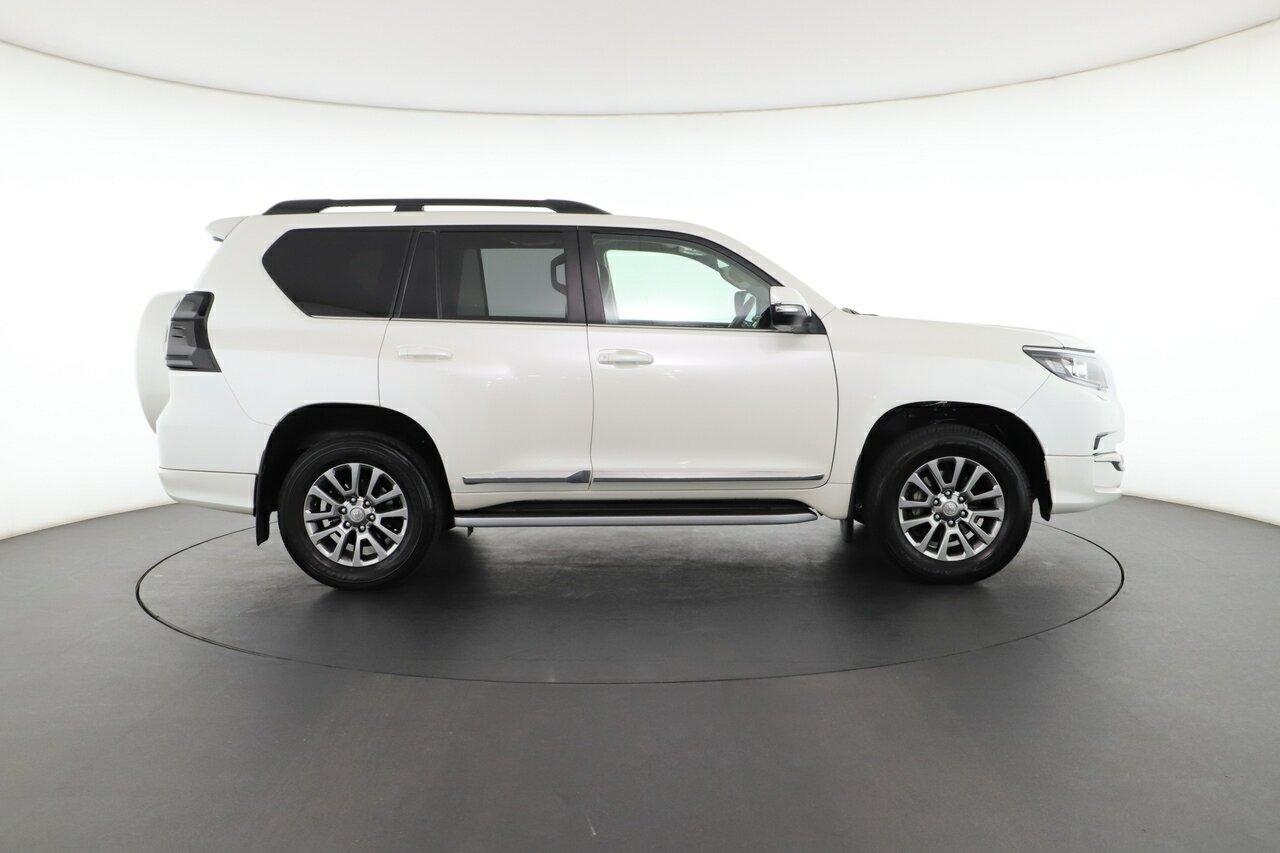 Toyota Landcruiser Prado image 2