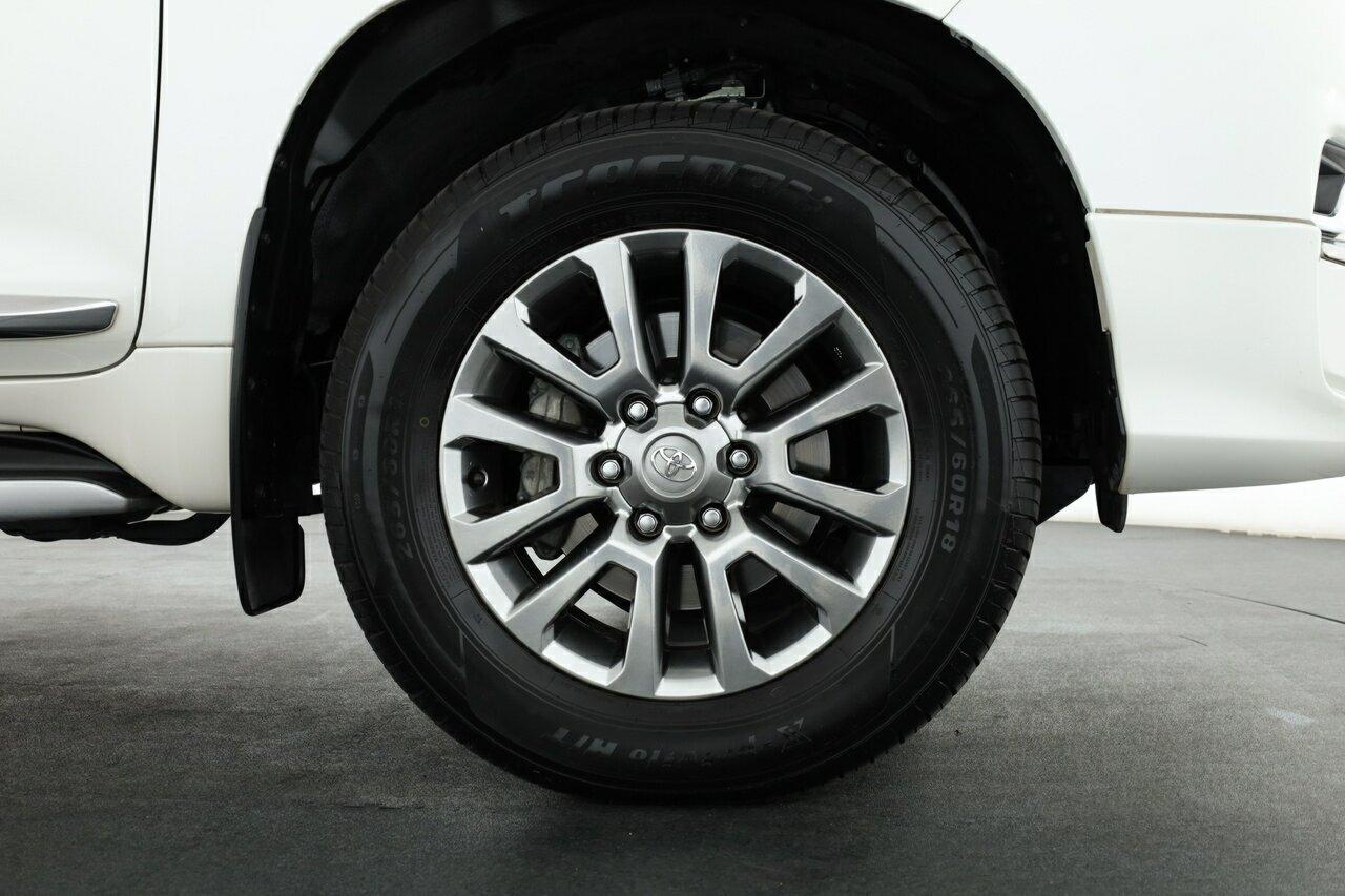 Toyota Landcruiser Prado image 3