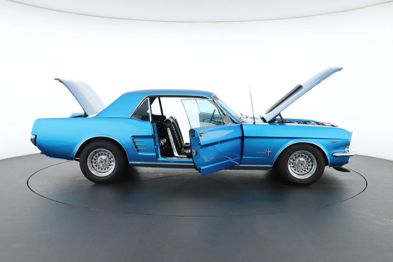Ford Mustang image 2