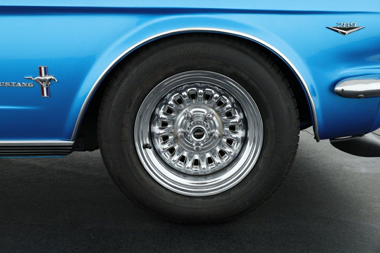 Ford Mustang image 4