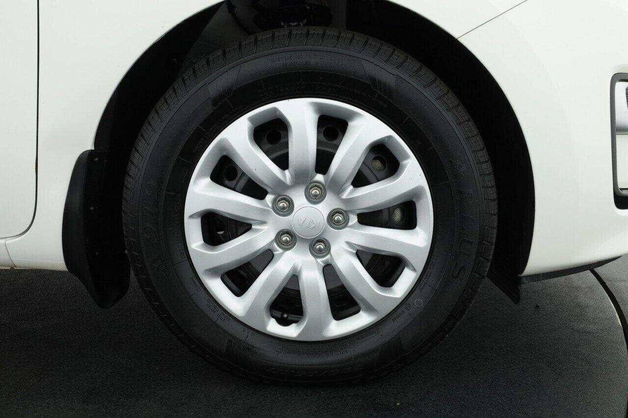 Kia Carnival image 4