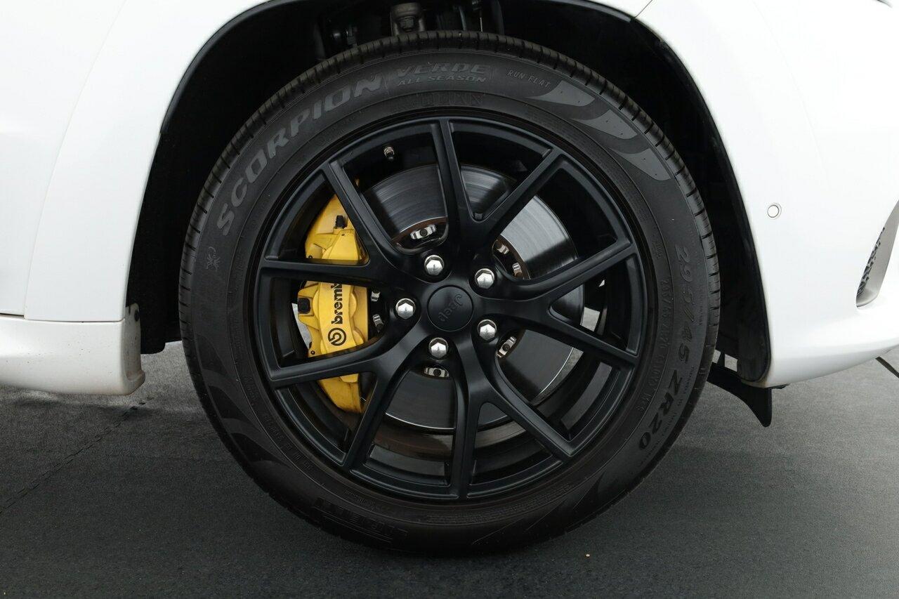 Jeep Grand Cherokee image 4