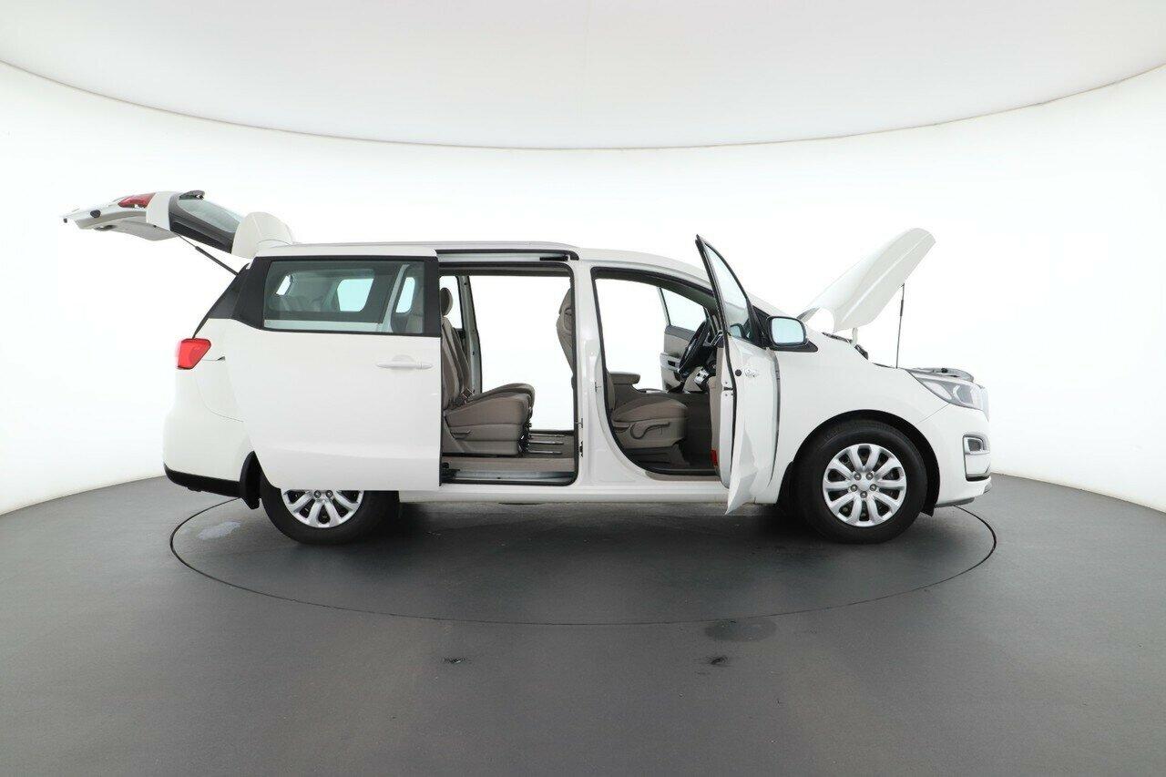 Kia Carnival image 3