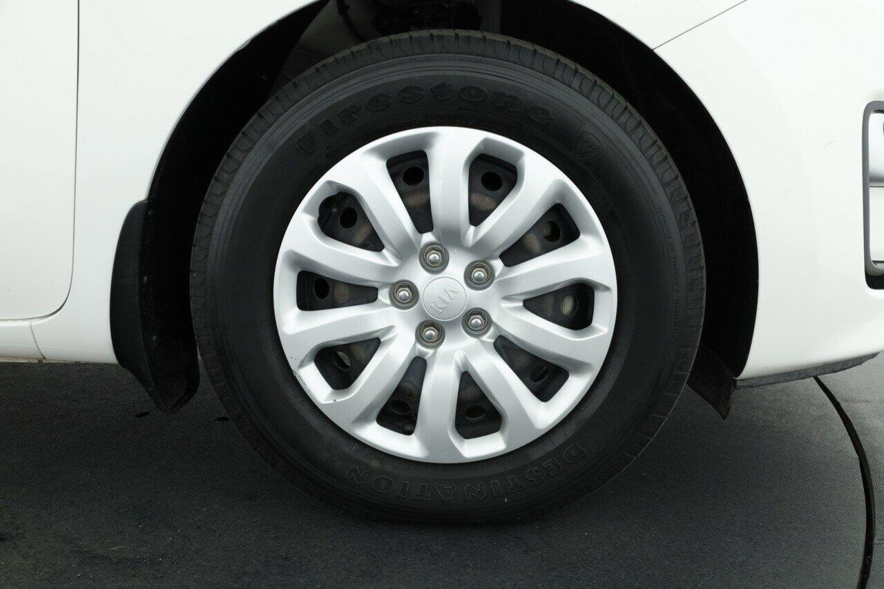Kia Carnival image 4