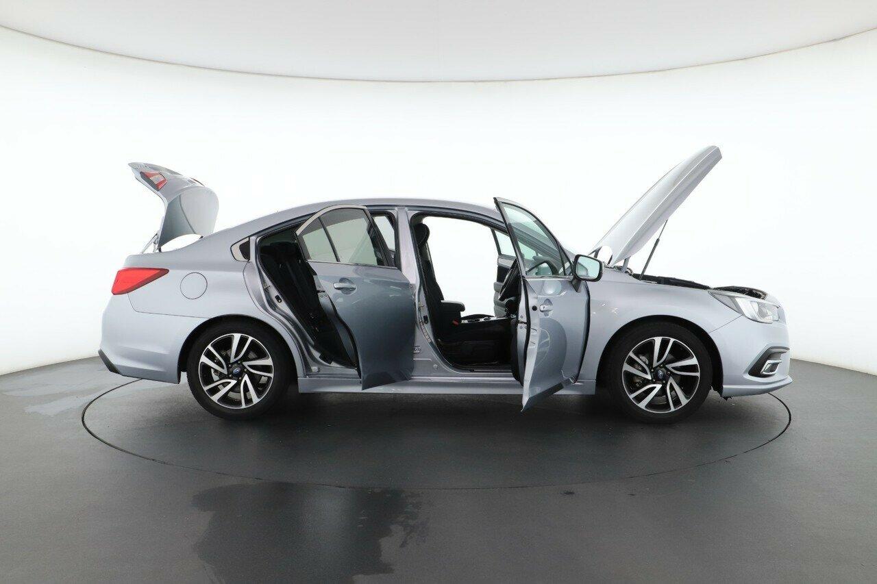 Subaru Liberty image 2