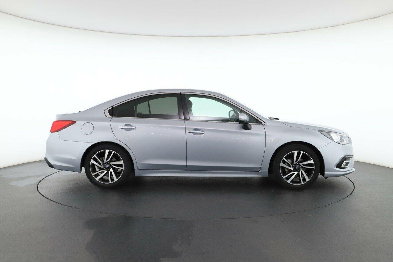 Subaru Liberty image 3