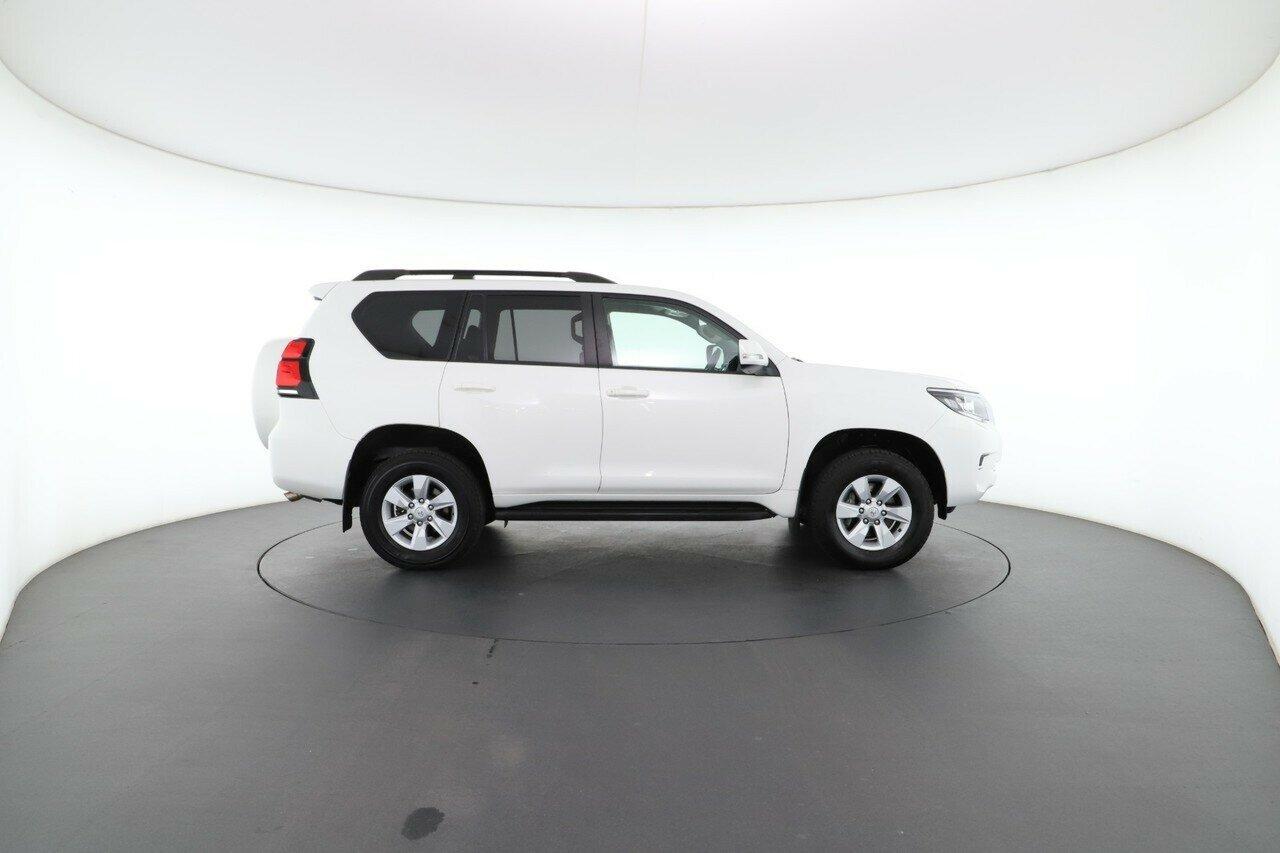 Toyota Landcruiser Prado image 3