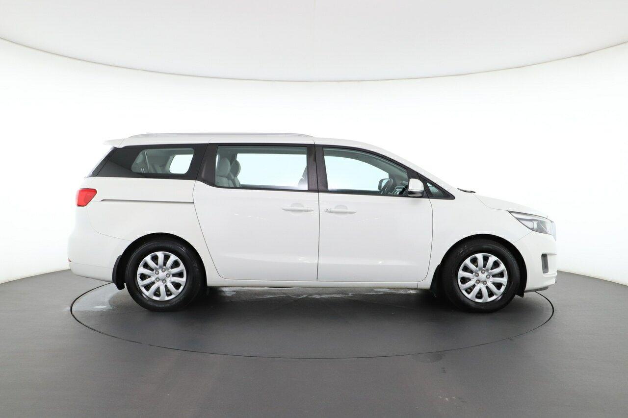 Kia Carnival image 3