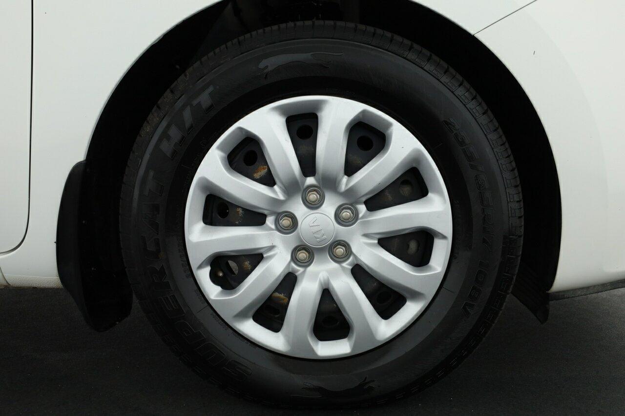Kia Carnival image 4