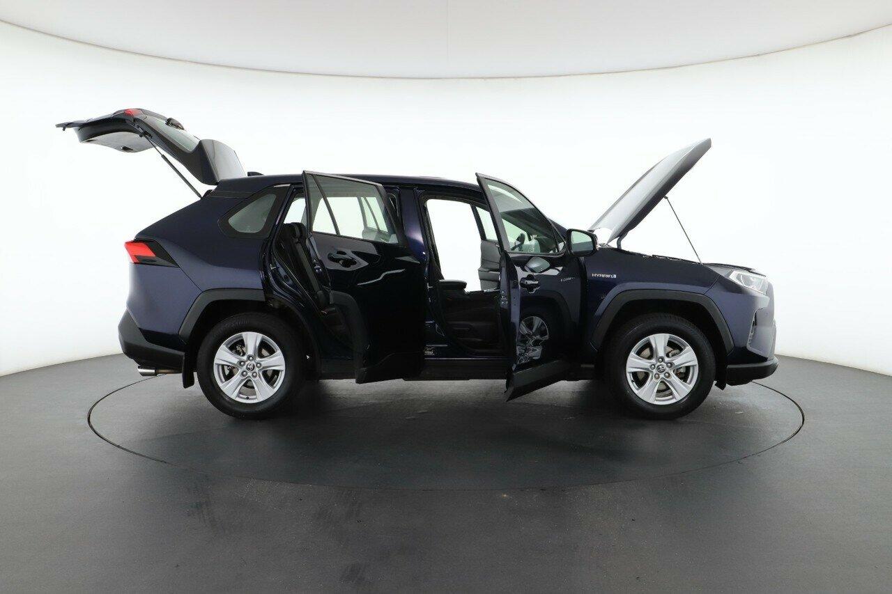Toyota Rav4 image 2