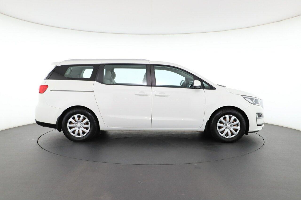 Kia Carnival image 3