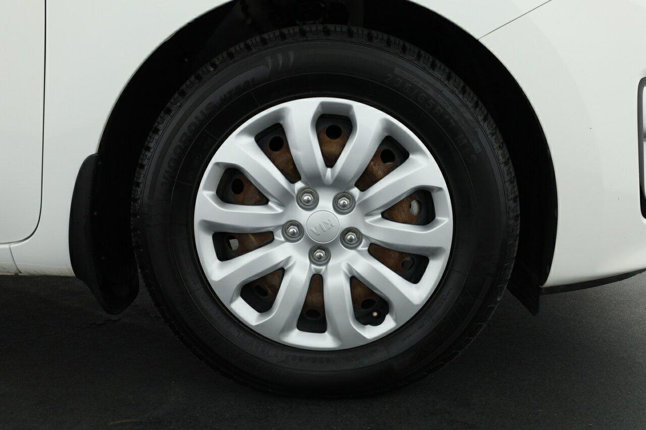 Kia Carnival image 4