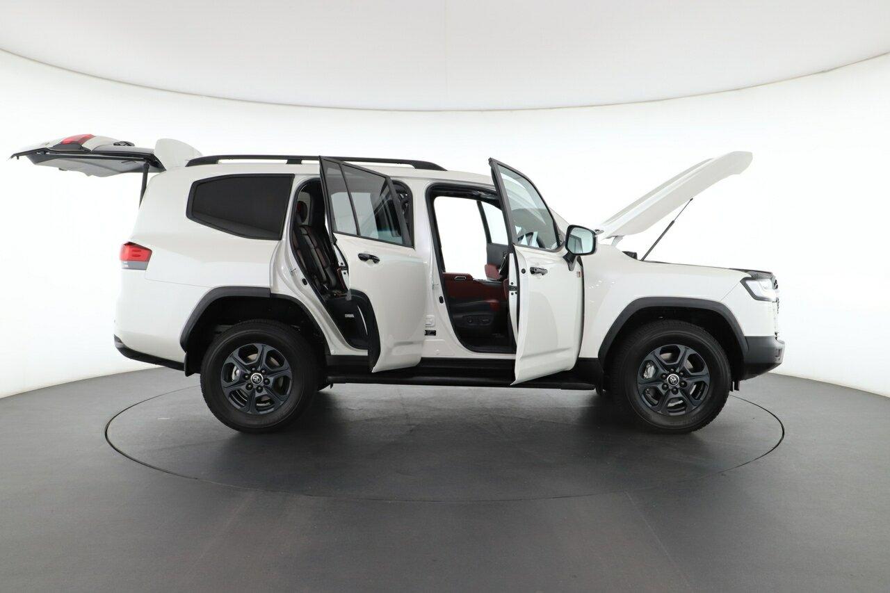 Toyota Landcruiser image 2