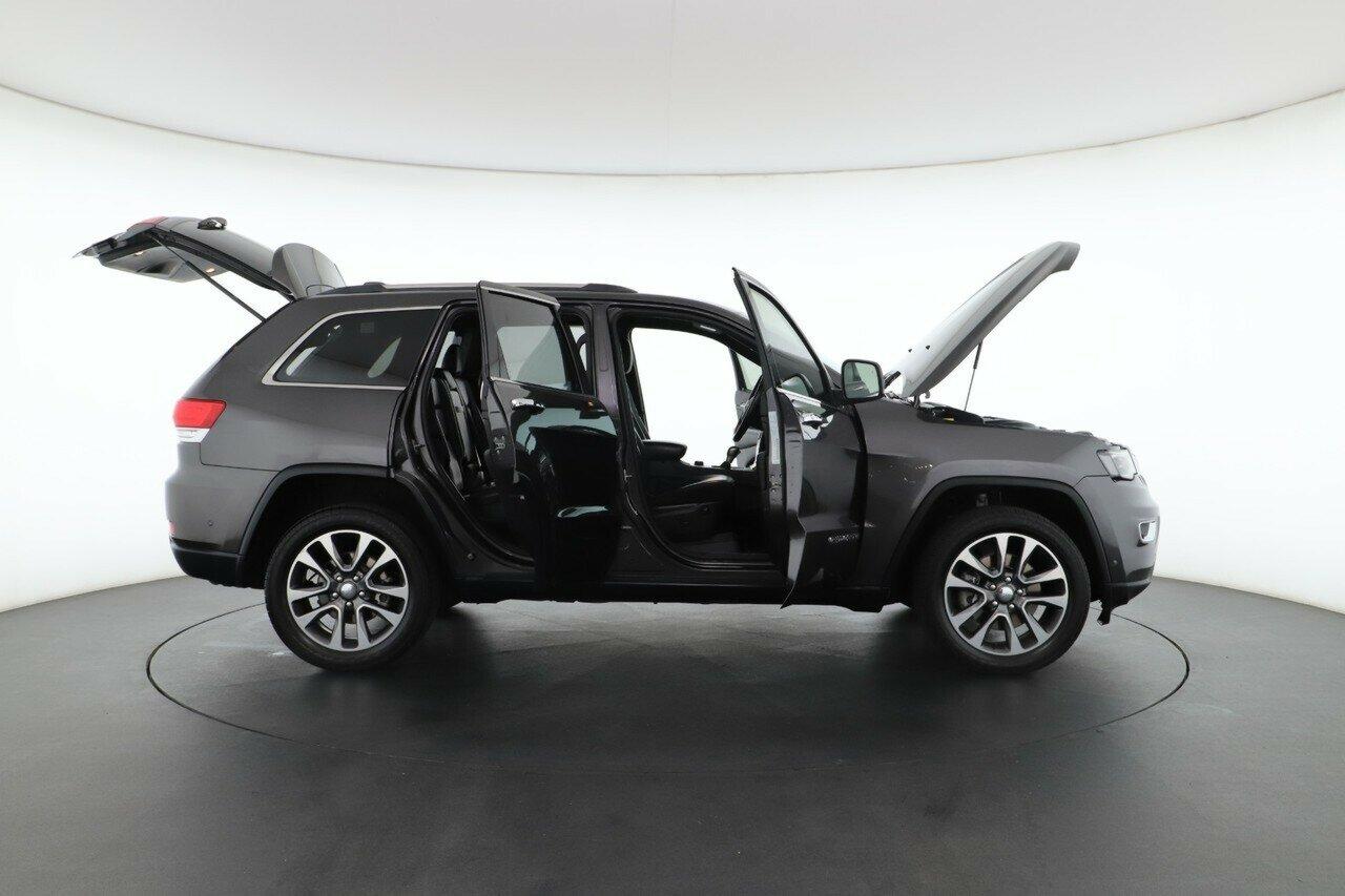 Jeep Grand Cherokee image 2