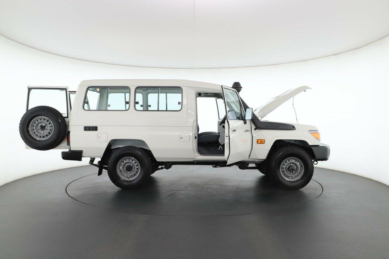 Toyota Landcruiser image 2