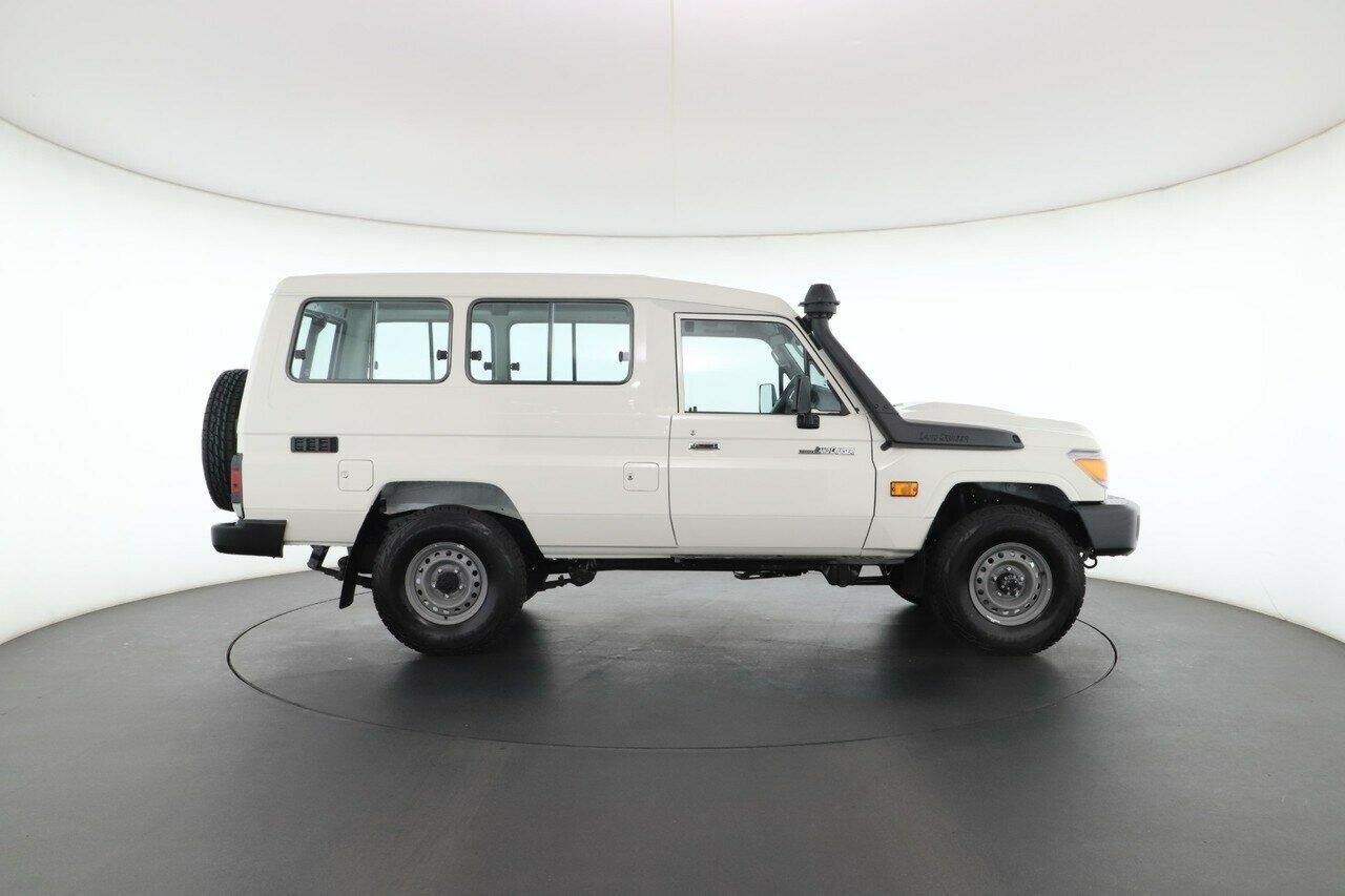 Toyota Landcruiser image 3
