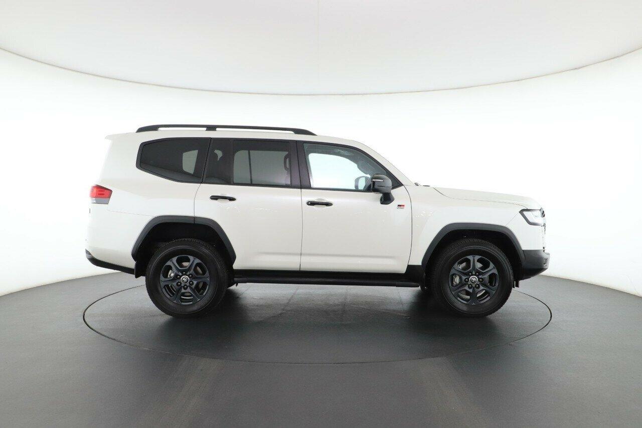 Toyota Landcruiser image 2