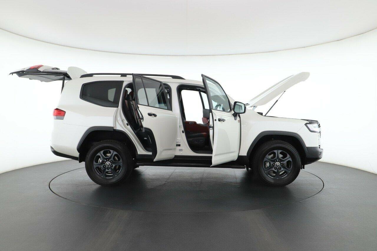 Toyota Landcruiser image 3