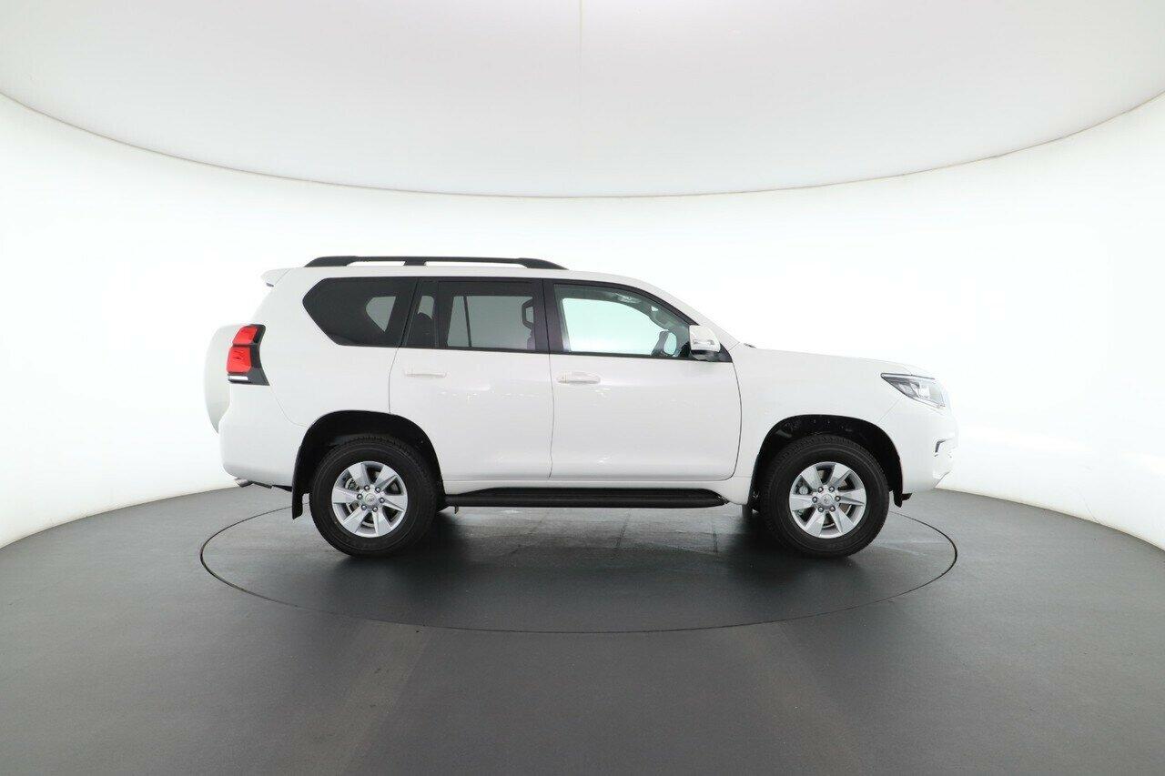 Toyota Landcruiser Prado image 2