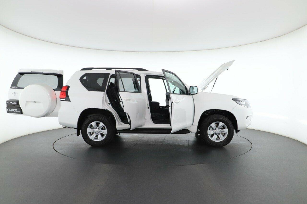 Toyota Landcruiser Prado image 3