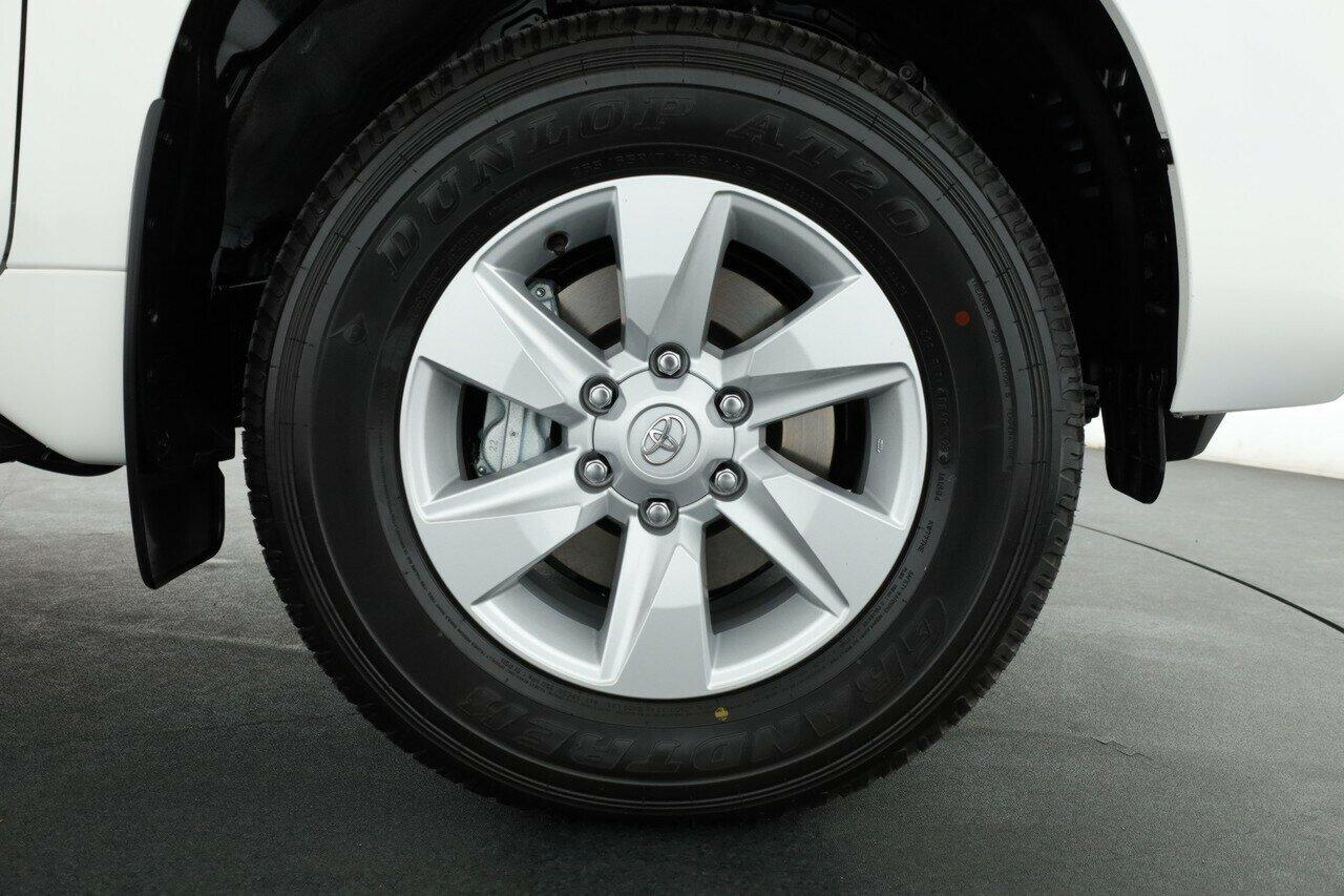 Toyota Landcruiser Prado image 4