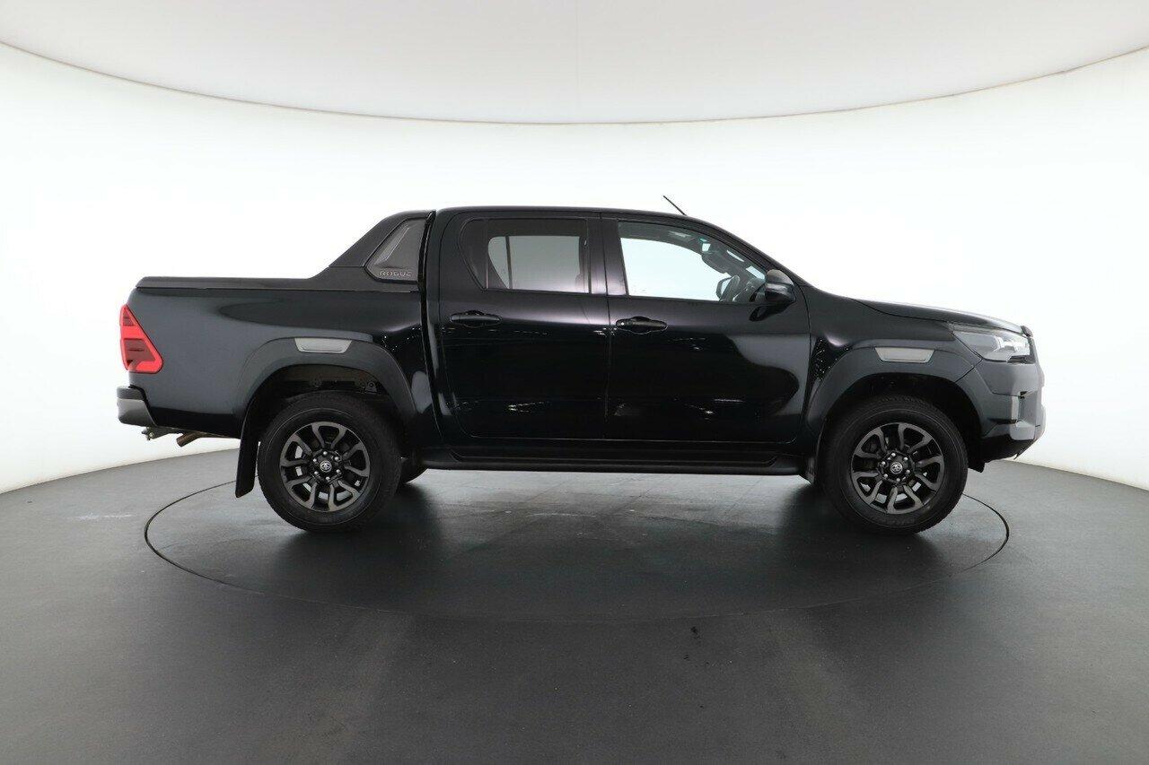 Toyota Hilux image 2