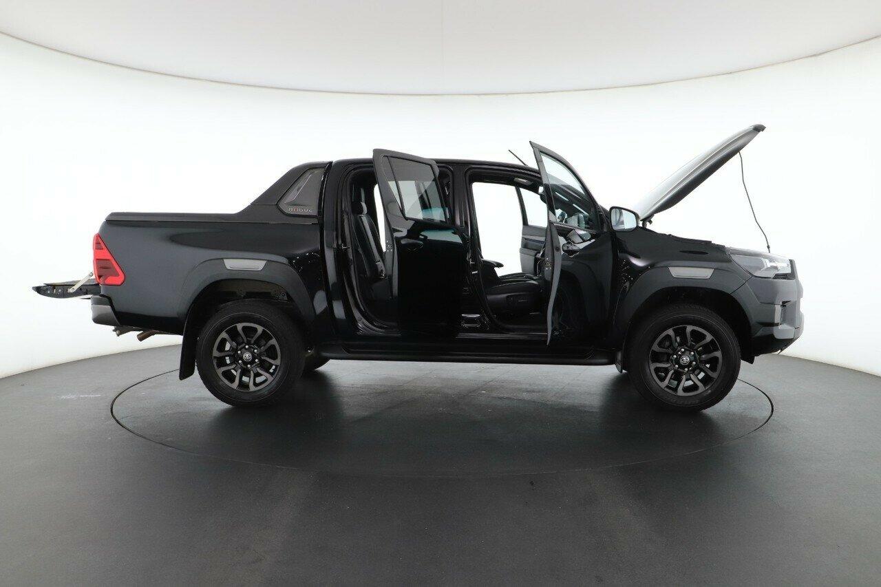 Toyota Hilux image 3