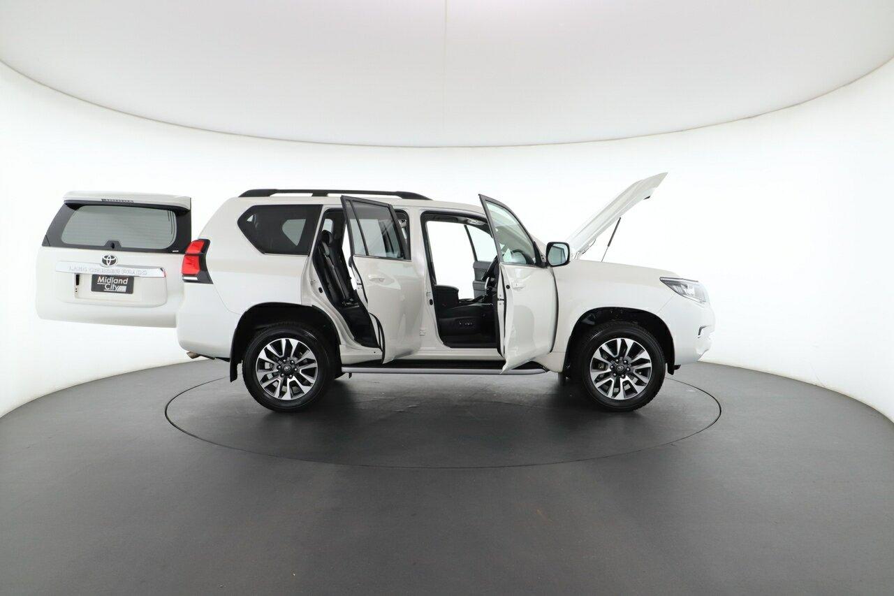 Toyota Landcruiser Prado image 2