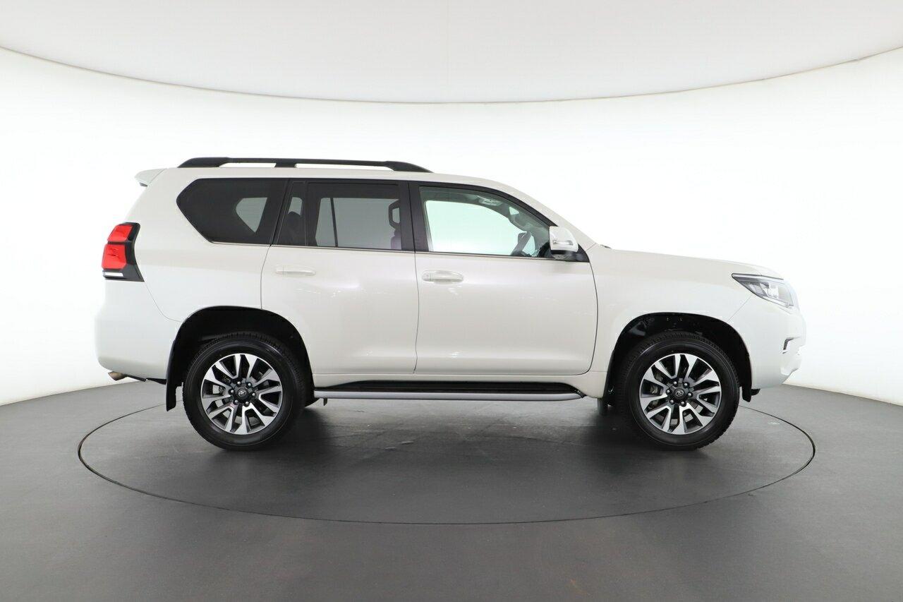 Toyota Landcruiser Prado image 3