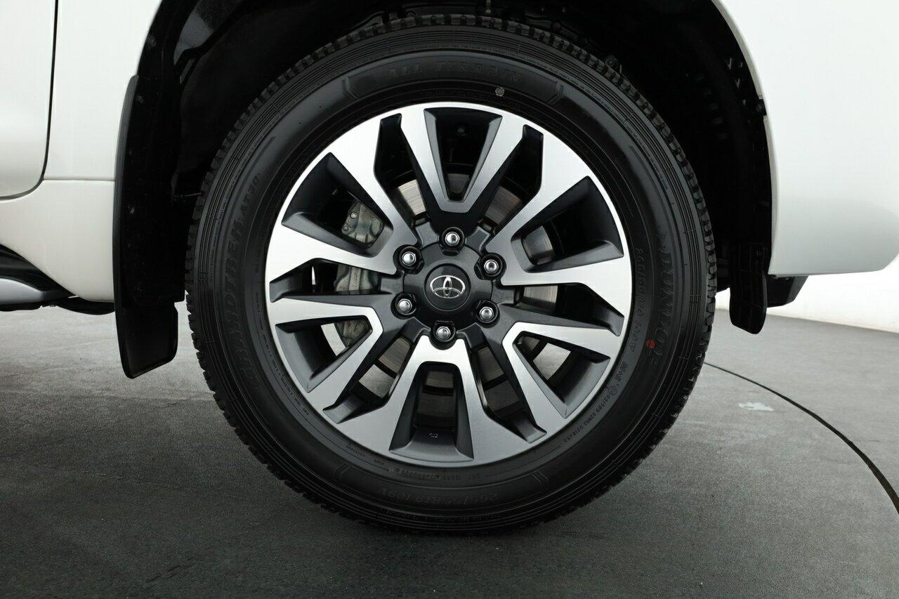 Toyota Landcruiser Prado image 4
