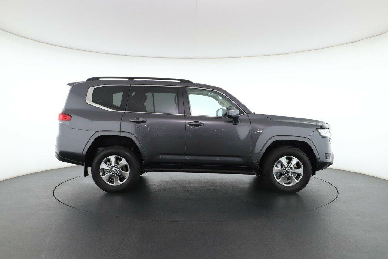 Toyota Landcruiser image 2