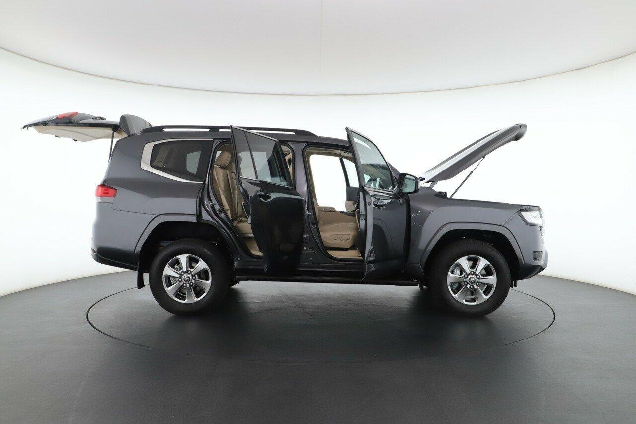 Toyota Landcruiser image 3