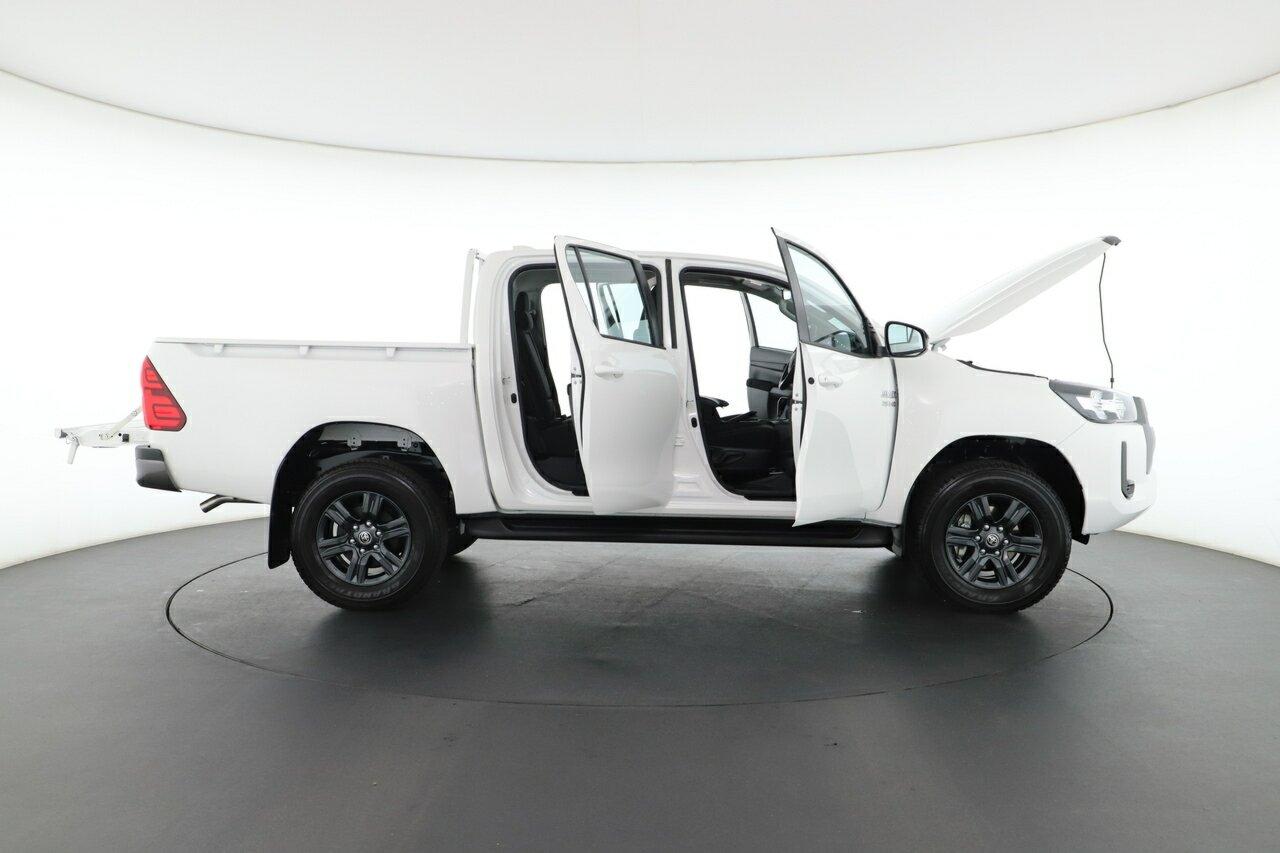 Toyota Hilux image 3