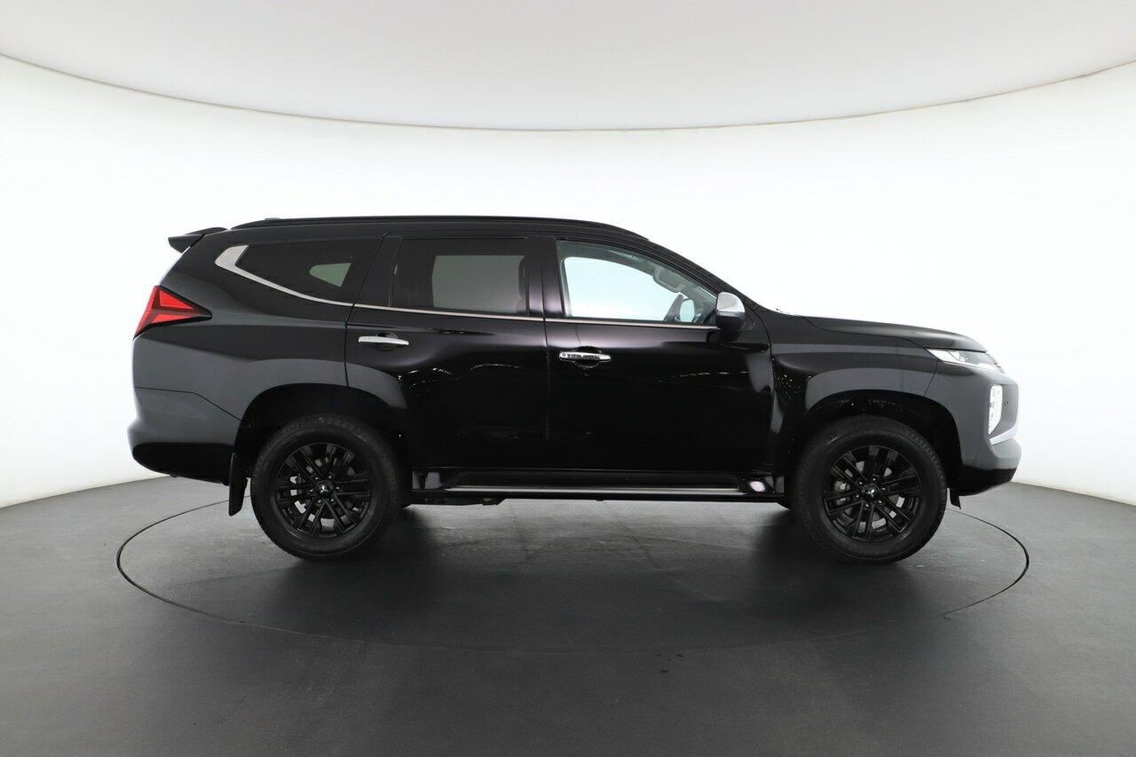 Mitsubishi Pajero Sport image 3