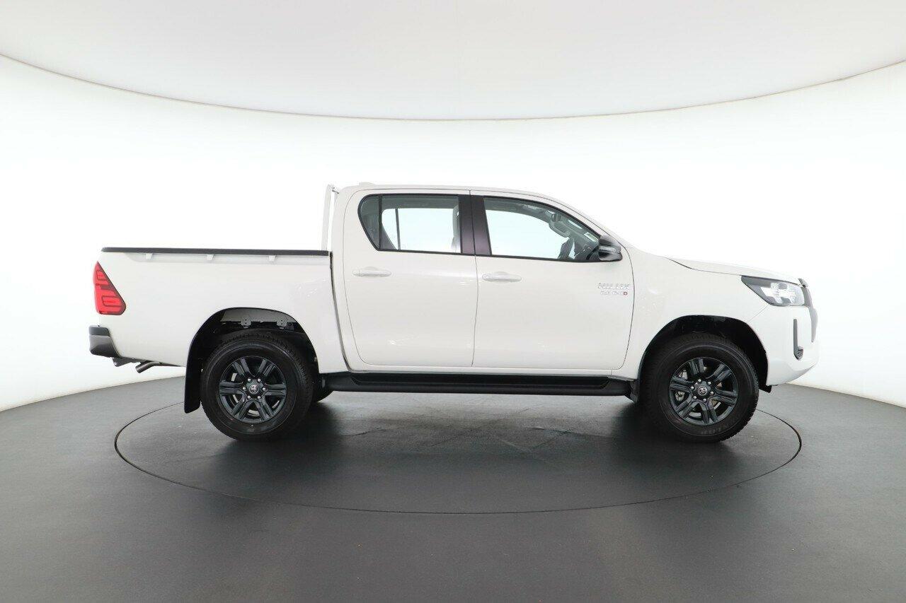 Toyota Hilux image 3