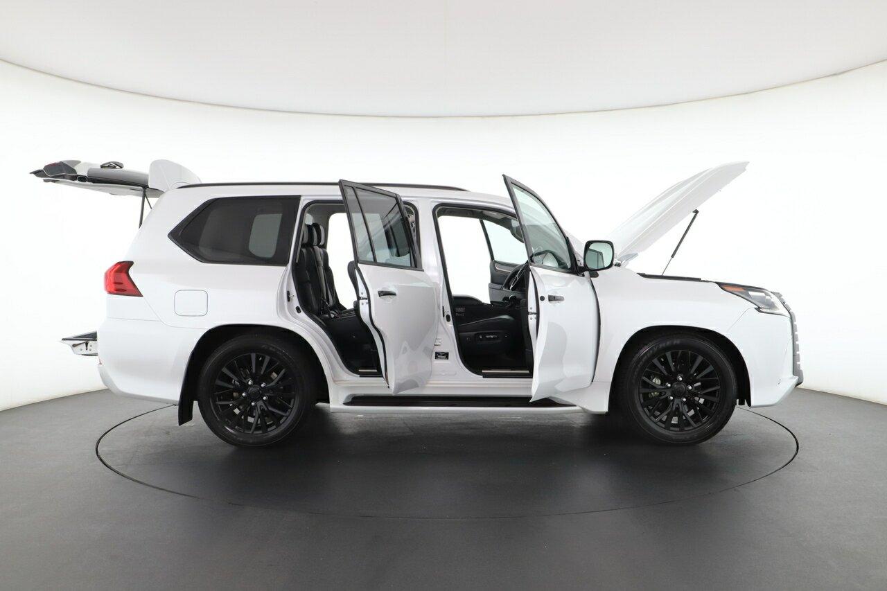 Lexus Lx image 2