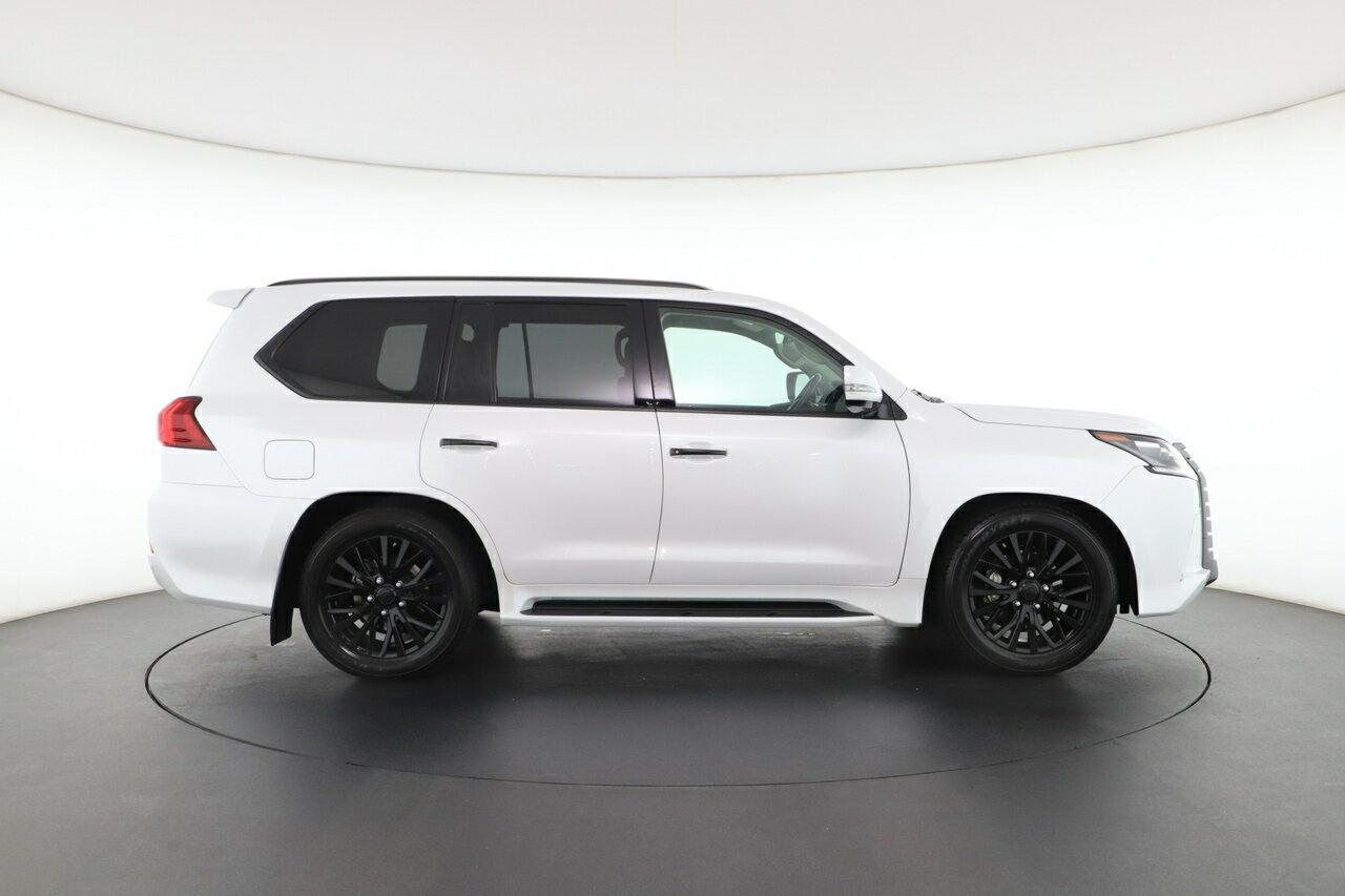 Lexus Lx image 3