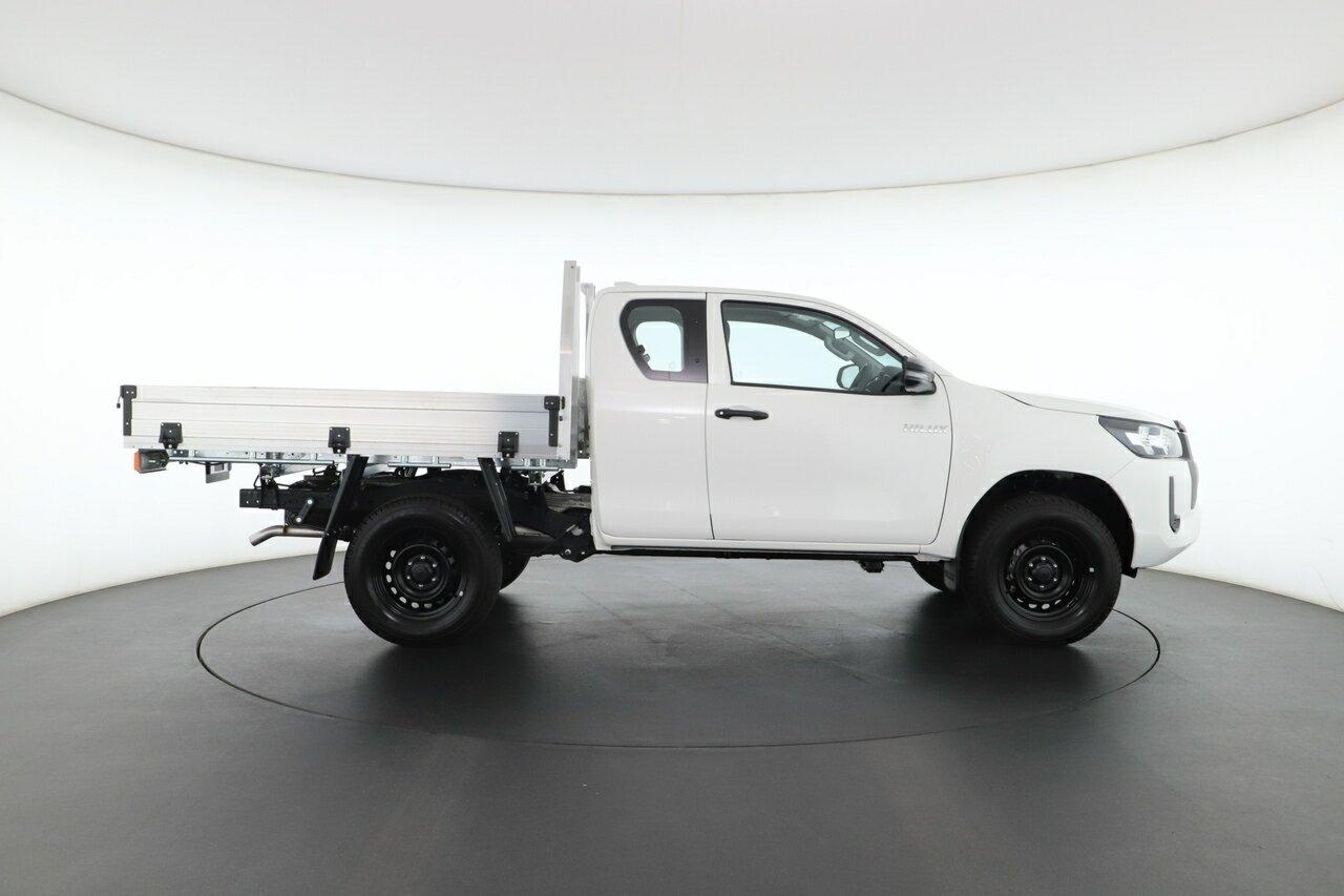 Toyota Hilux image 3