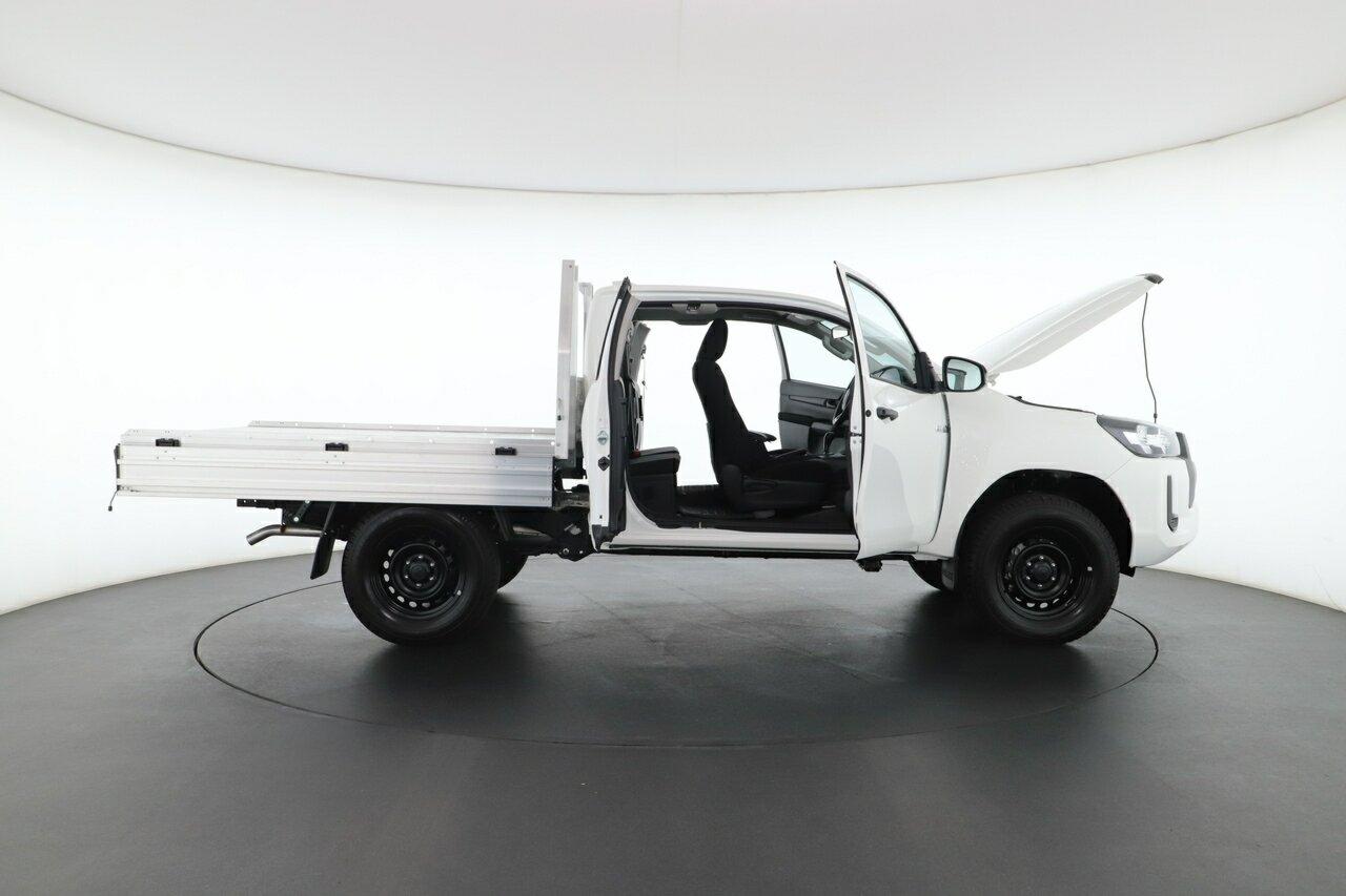 Toyota Hilux image 4