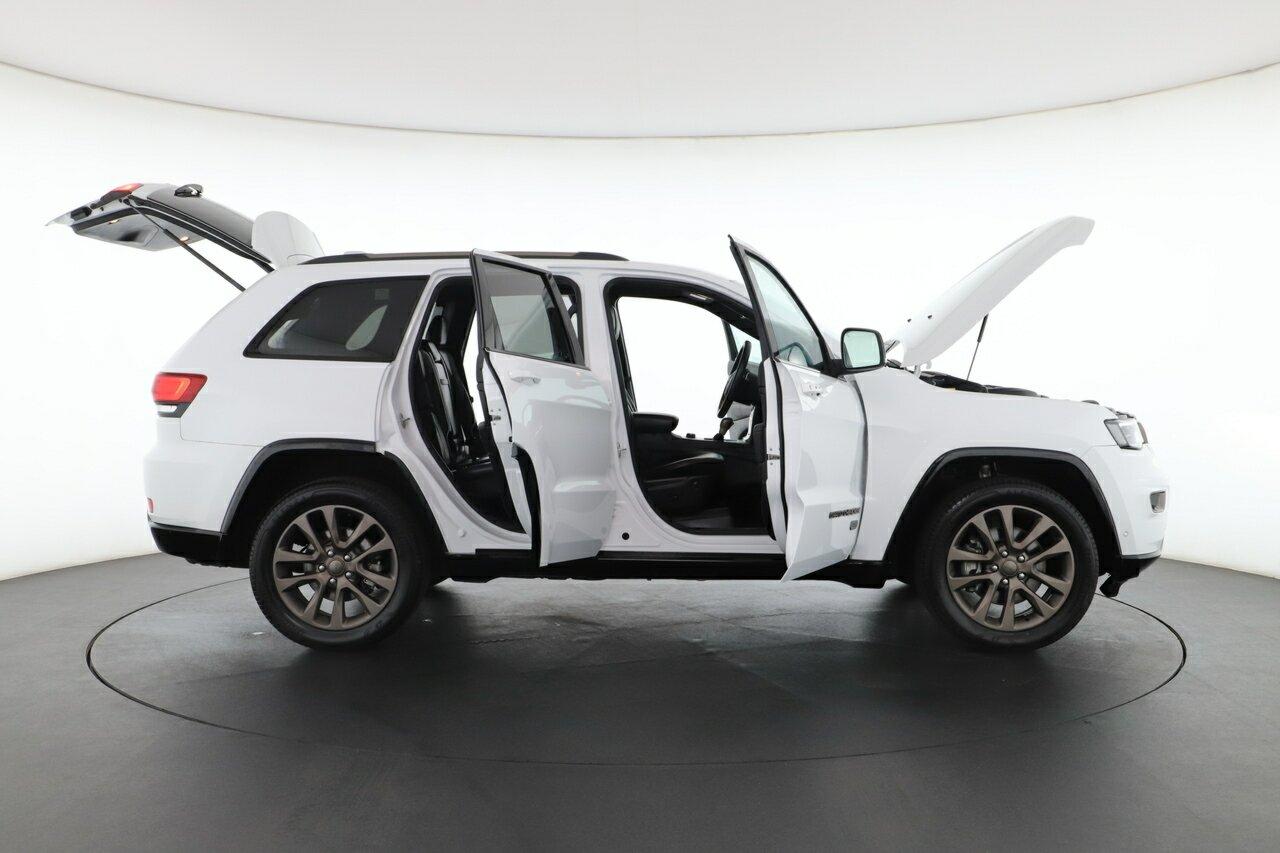 Jeep Grand Cherokee image 2