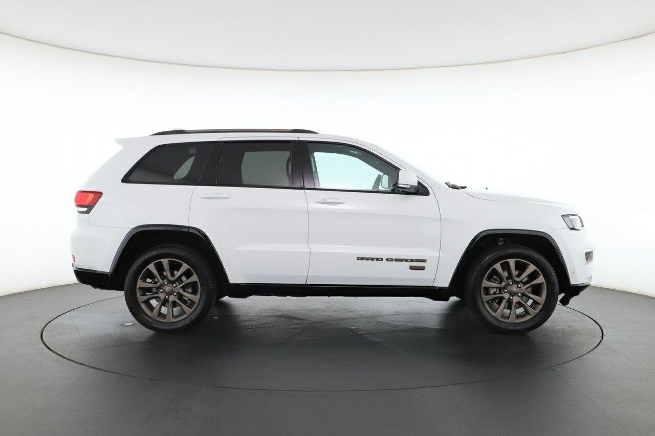 Jeep Grand Cherokee image 3