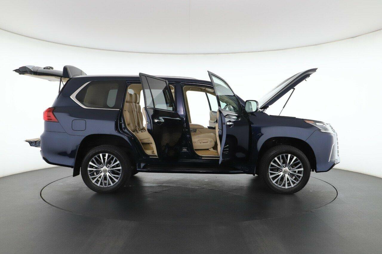 Lexus Lx image 2