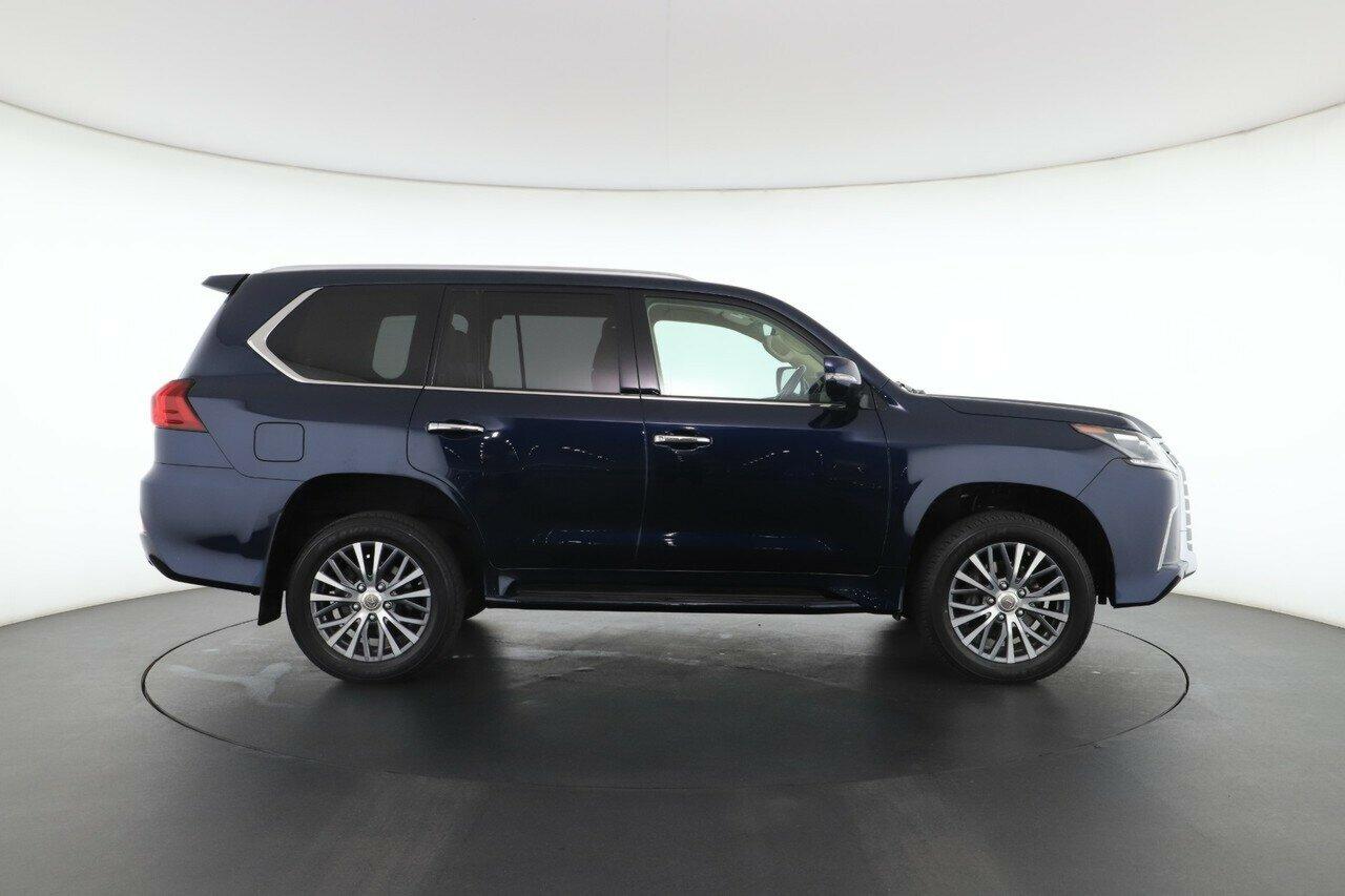 Lexus Lx image 3