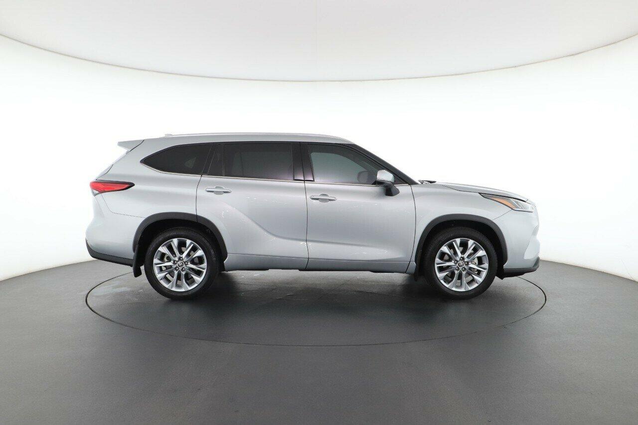Toyota Kluger image 2