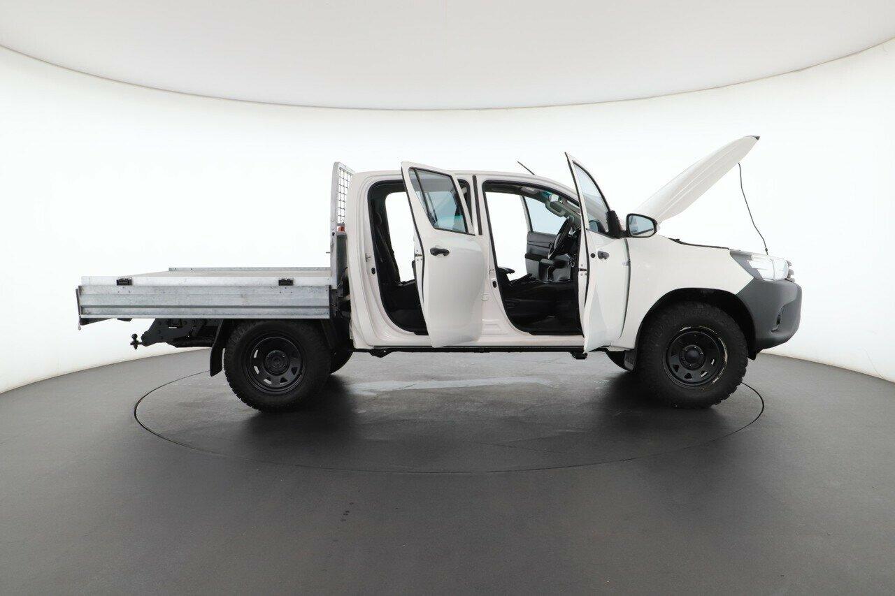 Toyota Hilux image 2