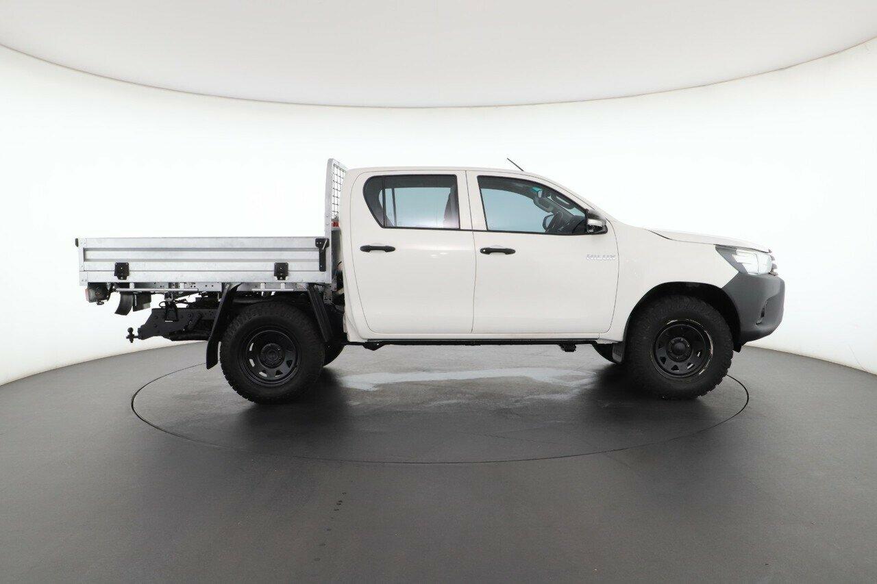 Toyota Hilux image 3