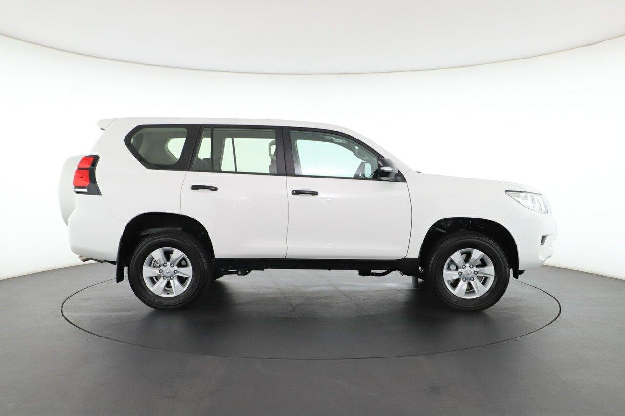Toyota Landcruiser Prado image 2