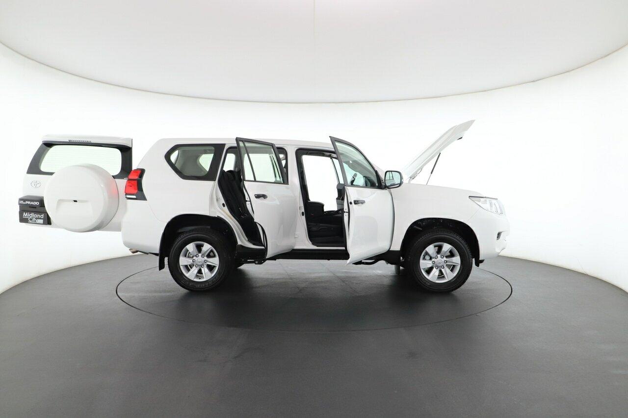 Toyota Landcruiser Prado image 3