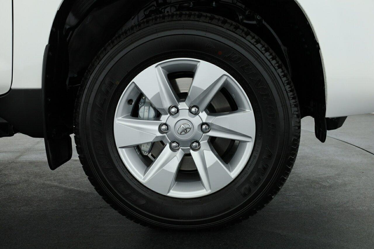 Toyota Landcruiser Prado image 4