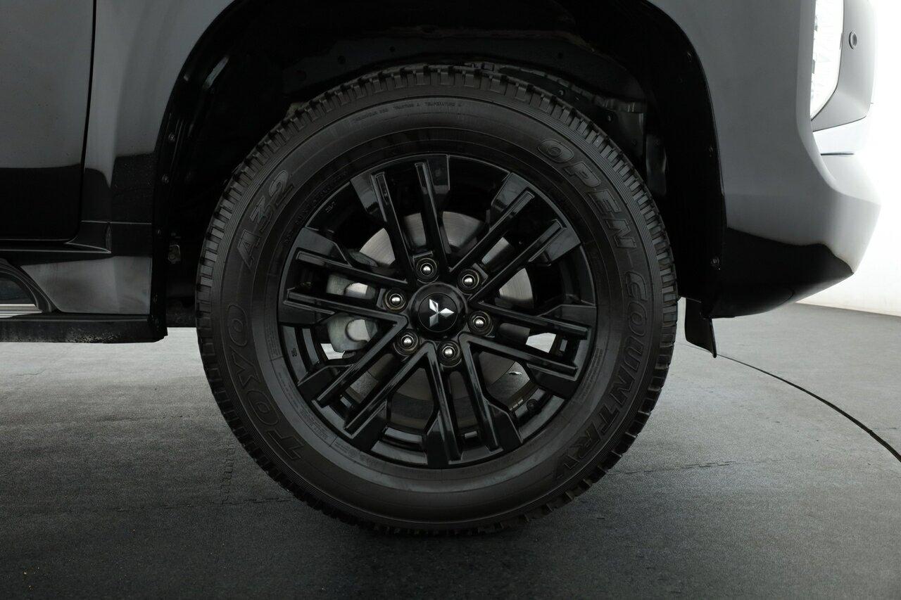 Mitsubishi Pajero Sport image 4